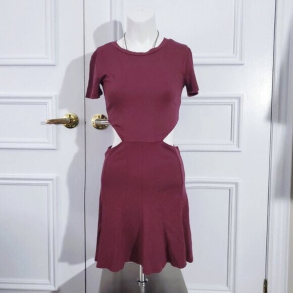Plum Cutout Pleated Tennis Dress - Picture 4 of 9
